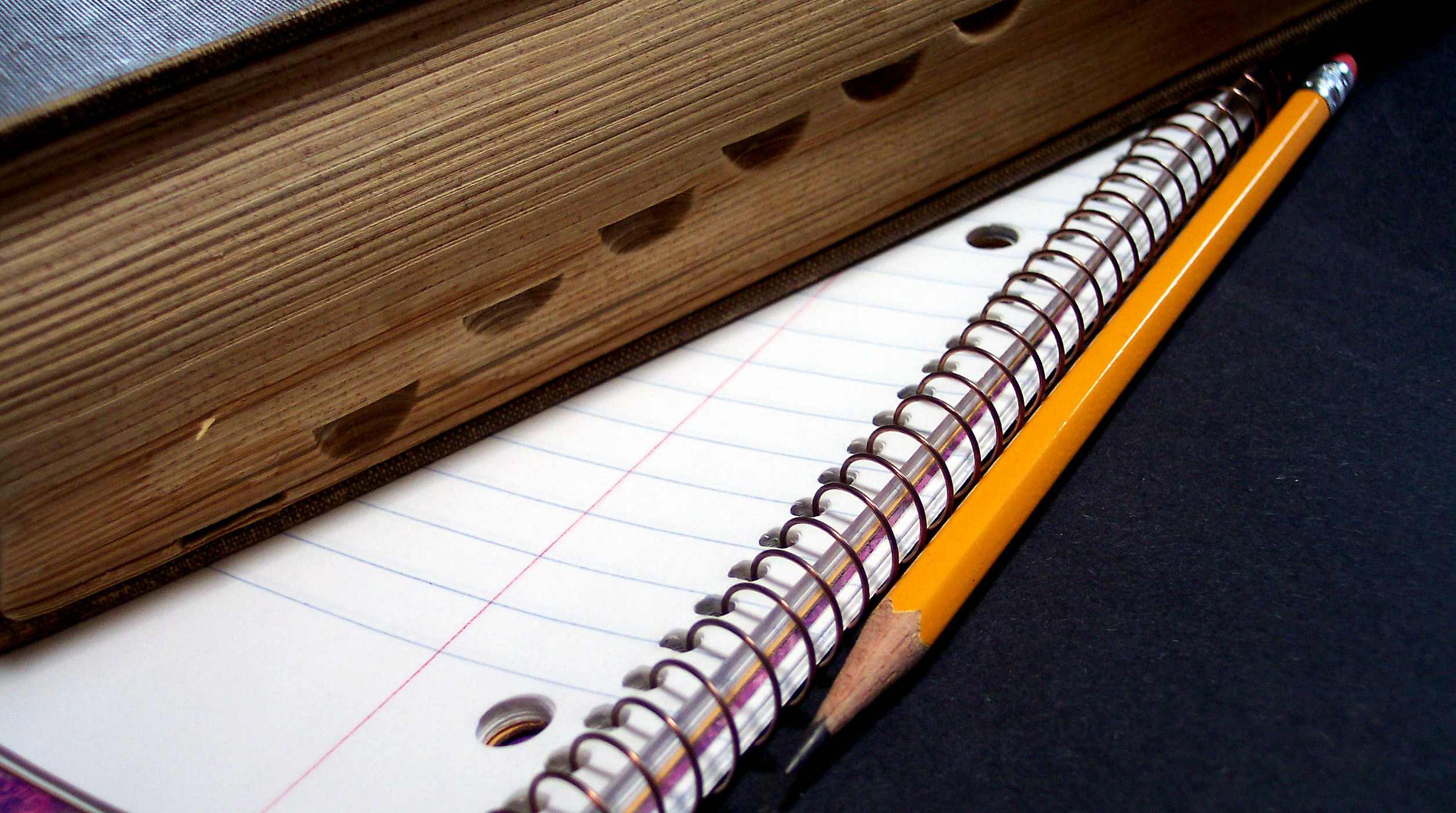 Livre, cahier, crayon